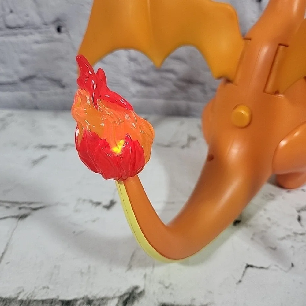 Pokémon Charizard Deluxe Action Figure Lights Sounds Motion Jazwares- No Shooter